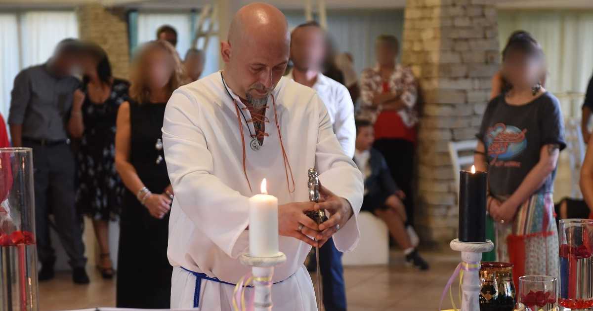 Lo stregone Wiccan: �Nei riti magici formiamo con le streghe "cerchi spirituali"�